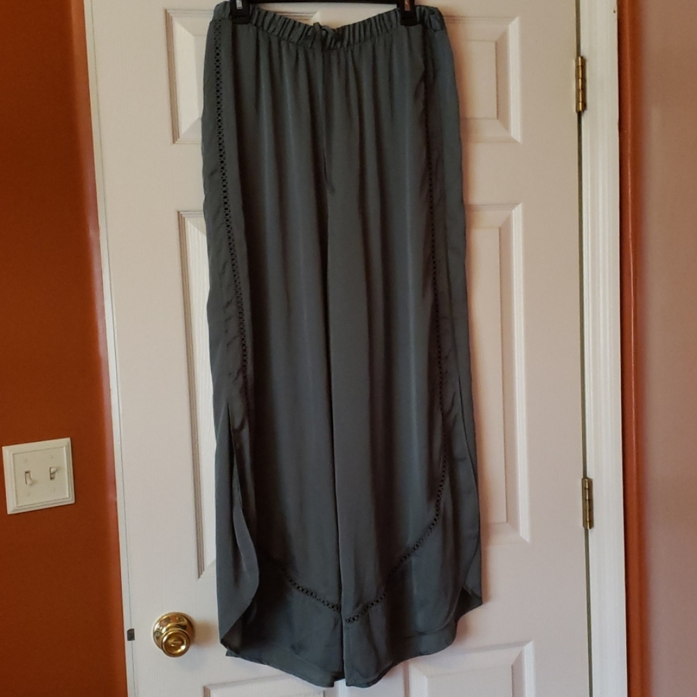 VSsilky pants